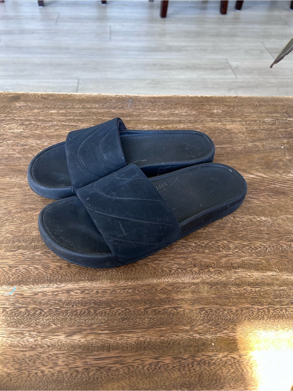 Lululemon Restfeel Quilted Black Slide Sandals Athleisure Comfort Lounge Minimal